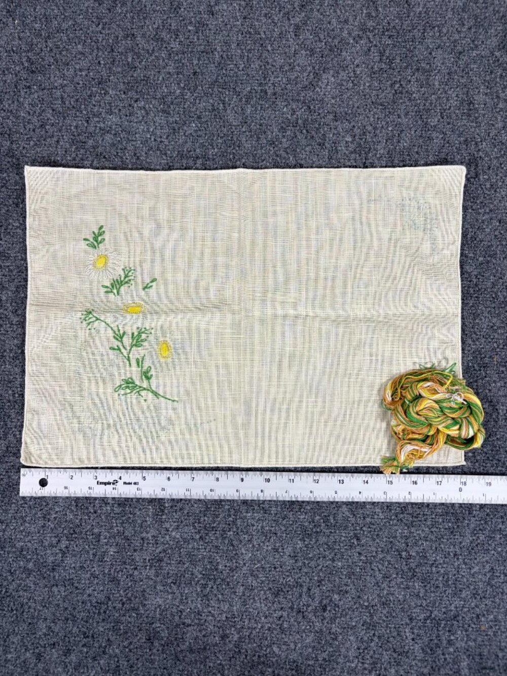 Bucilla Needlecraft ‘Daisy Bouquet’ 8 pc Luncheon Set VTG, Out Of Print #48570 - Picture 5 of 5